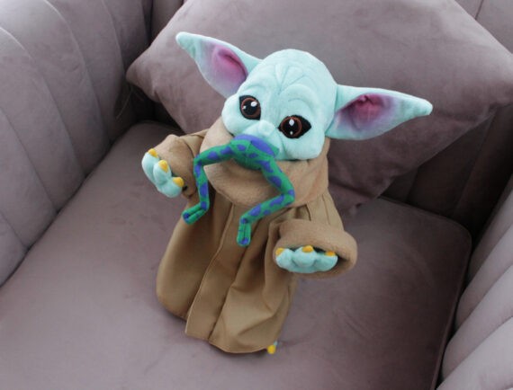 *Baby Yoda comiendo rana